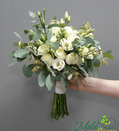 Buchet de mireasă din trandafir alb, eustoma, dianthus, eucalipt și waxflover foto 394x433